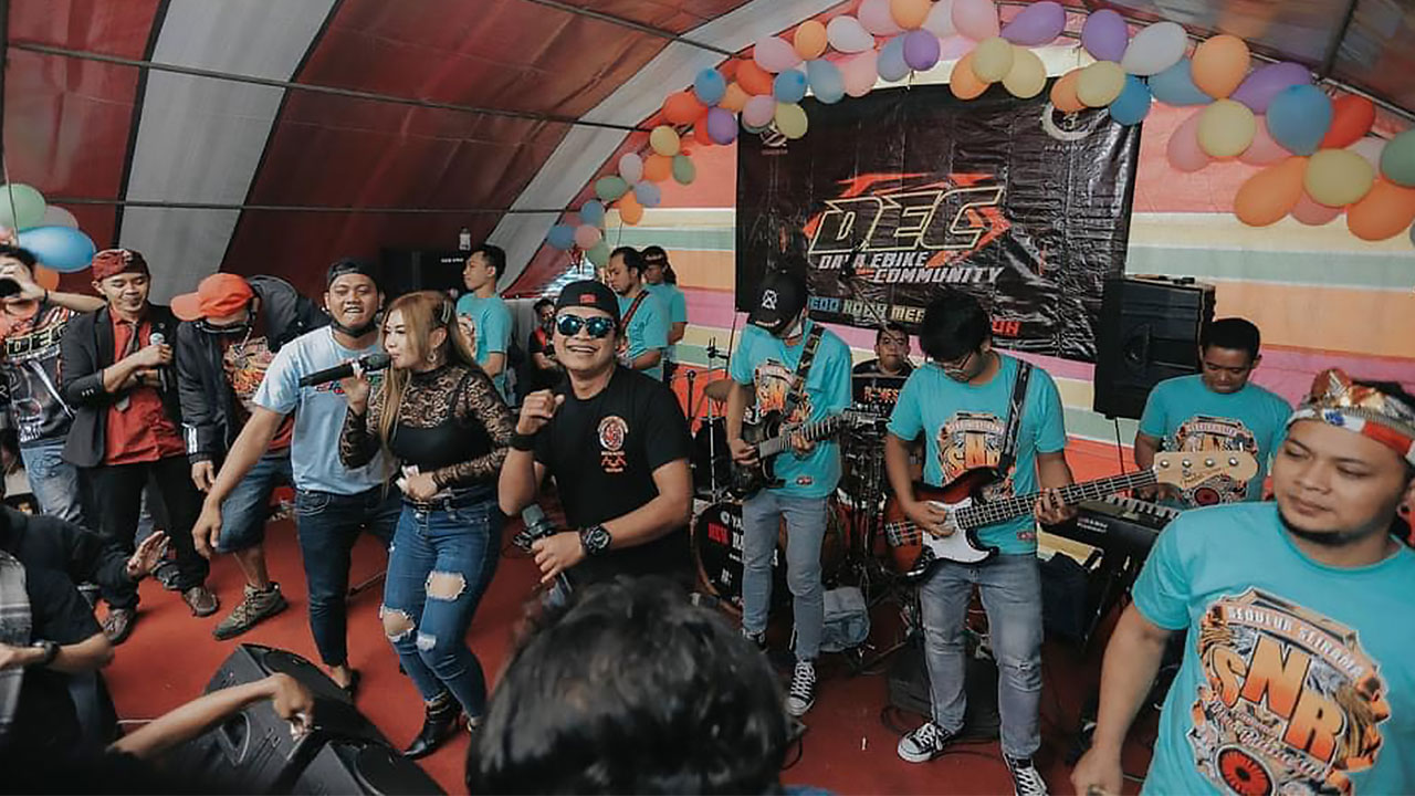 報導》台灣是既危險又迷人的地方：《歌自遠方來》聽見印尼移工情歌的心碎與狂戀| Openbook閱讀誌