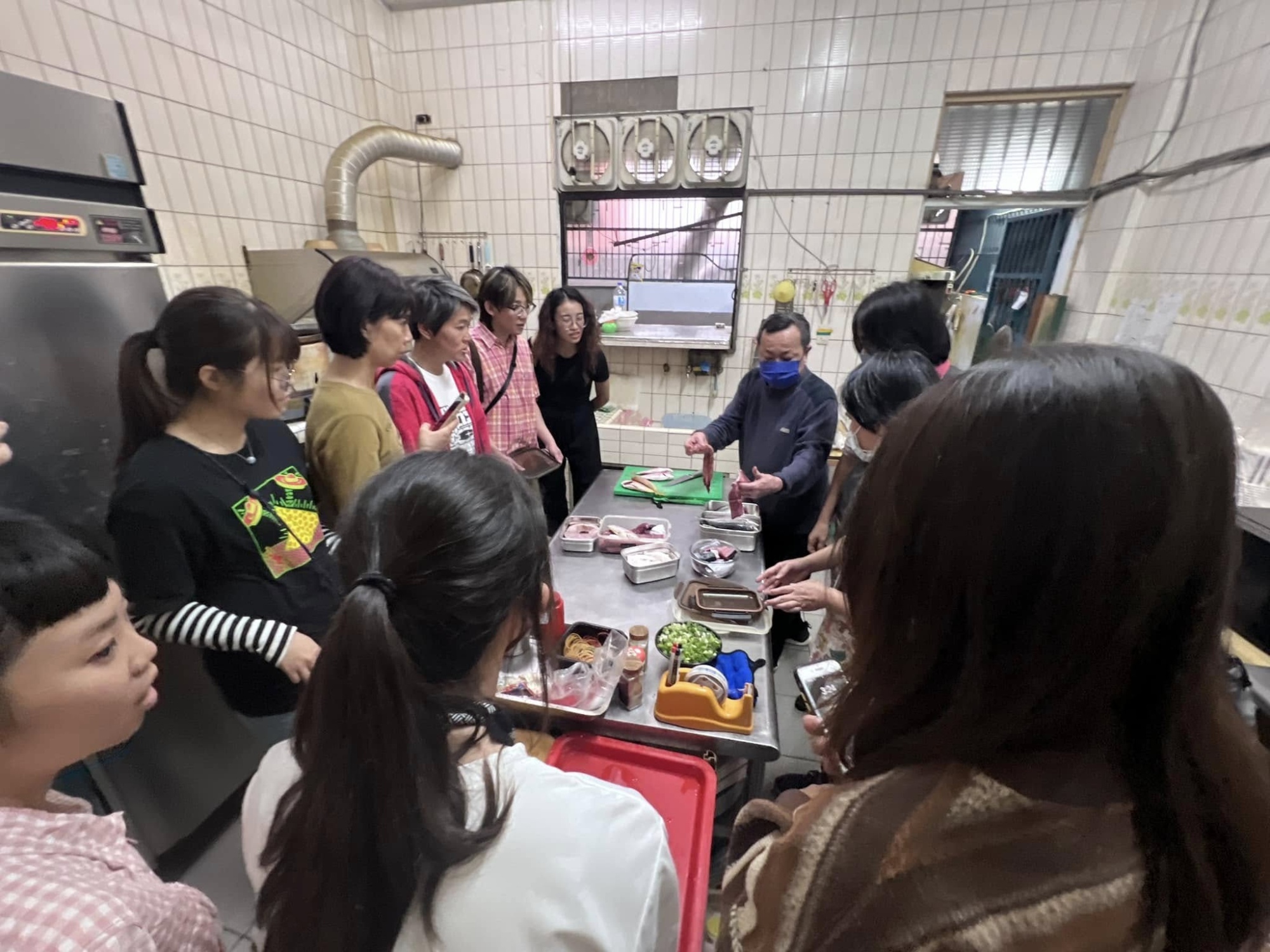 找鱻—從產地到餐桌(照片取自「孩好書屋」臉書專頁 )
