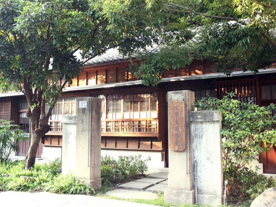 位於台中文學館內的櫟舍文學餐廳。（林劭璚攝）