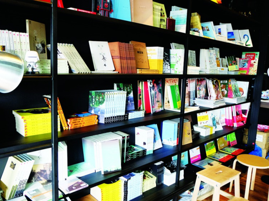 位於馬來西亞柔佛州居鑾的獨立書店On the Road Café（蔡興隆攝影）