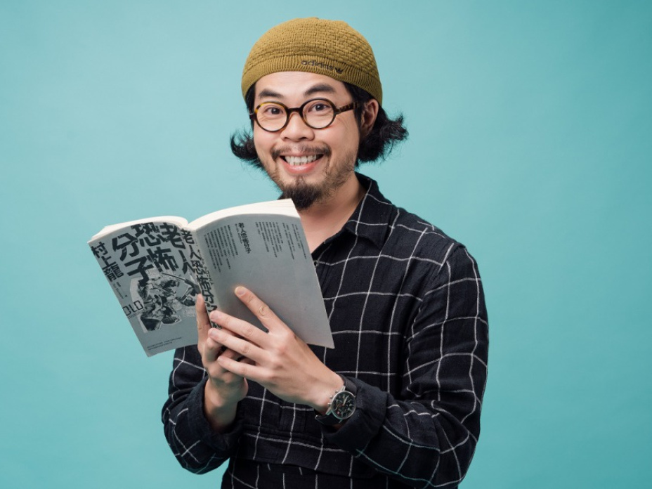 奇哥：「我的2017年度好書是村上龍的《老人恐怖分子》，那你的呢？」