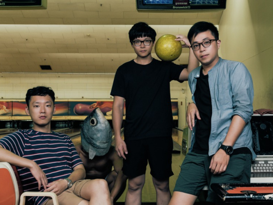 拍謝少年打保齡球（左起：貝斯手薑薑、虱目魚人、吉他手維尼、鼓手宗翰）