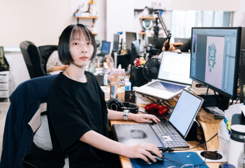 《九日》主美術何霈君