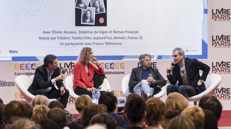 左起：座談主持，同時也是France 2節目主持人塔蝶（Frédéric Taddeï）、德薇岡、波蘭斯基、阿薩亞斯（Photo credit: William Alix/AFP）